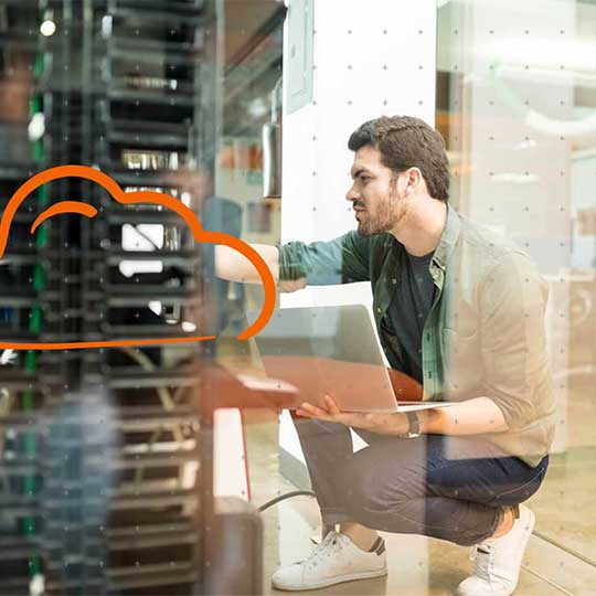  pequeño grupo de colegas en una reunión